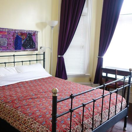 Spadina 11 Guesthouse Toronto Oda fotoğraf
