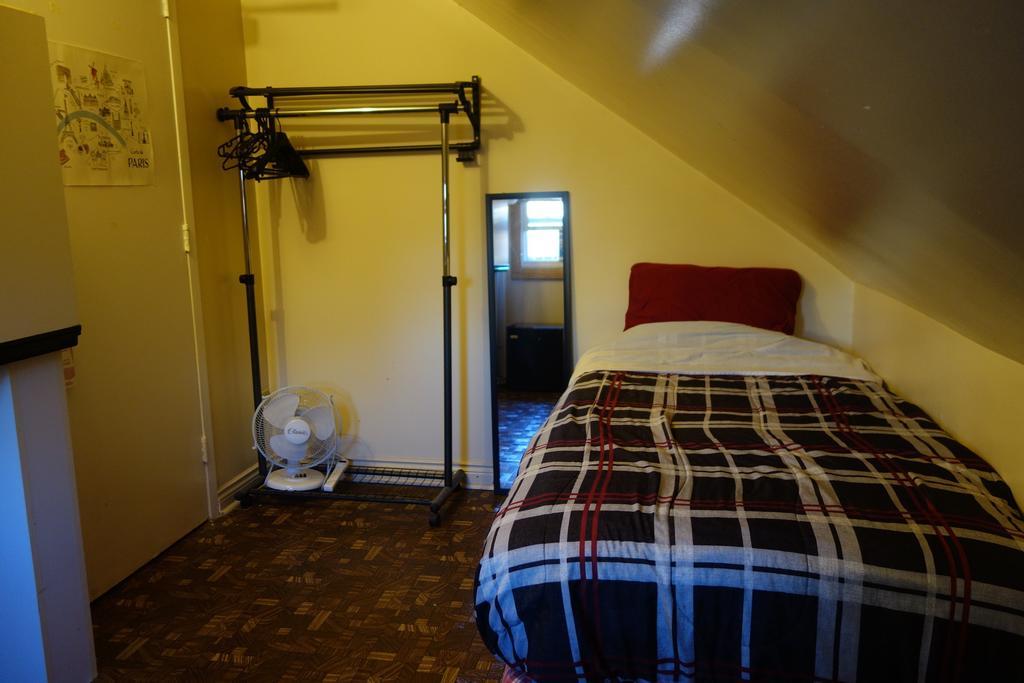 Spadina 11 Guesthouse Toronto Oda fotoğraf