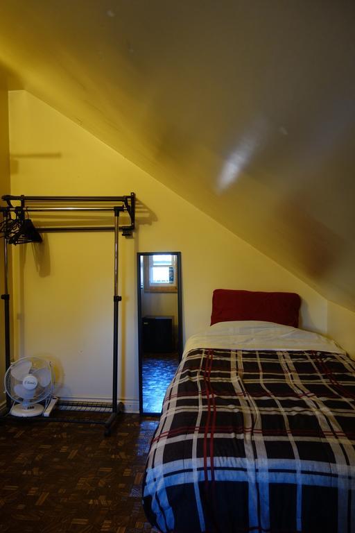 Spadina 11 Guesthouse Toronto Oda fotoğraf
