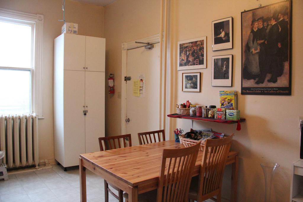 Spadina 11 Guesthouse Toronto Dış mekan fotoğraf