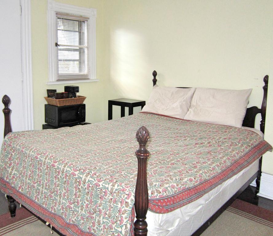 Spadina 11 Guesthouse Toronto Dış mekan fotoğraf