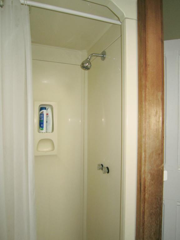 Spadina 11 Guesthouse Toronto Dış mekan fotoğraf