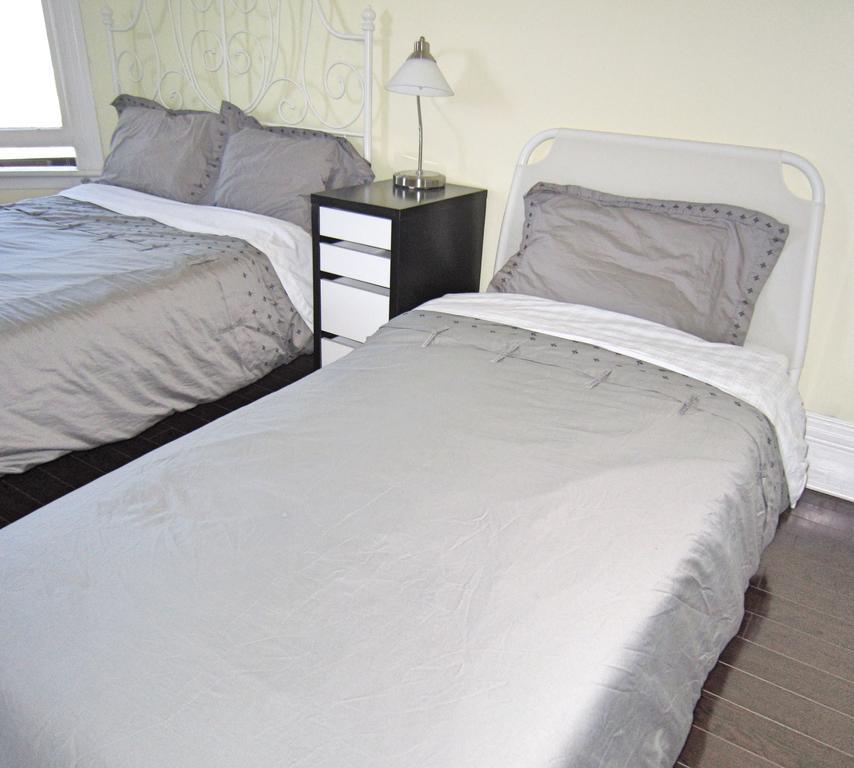 Spadina 11 Guesthouse Toronto Dış mekan fotoğraf