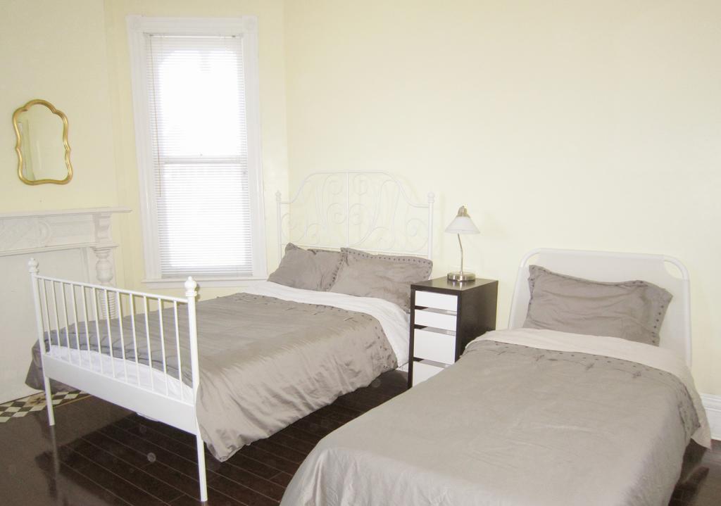 Spadina 11 Guesthouse Toronto Dış mekan fotoğraf