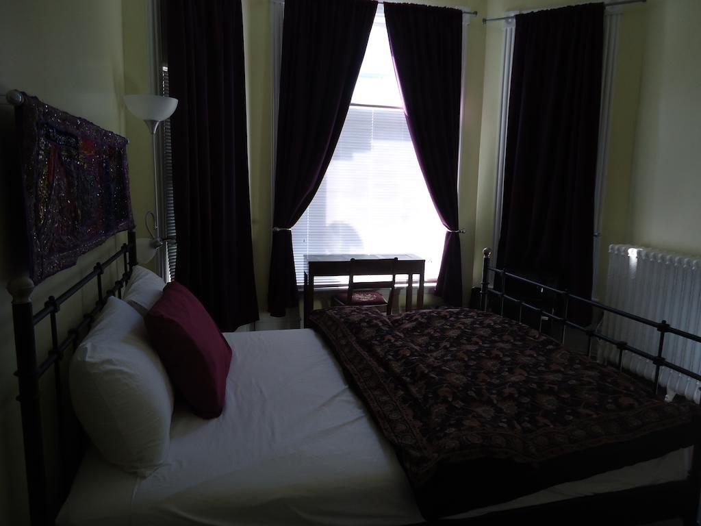 Spadina 11 Guesthouse Toronto Dış mekan fotoğraf