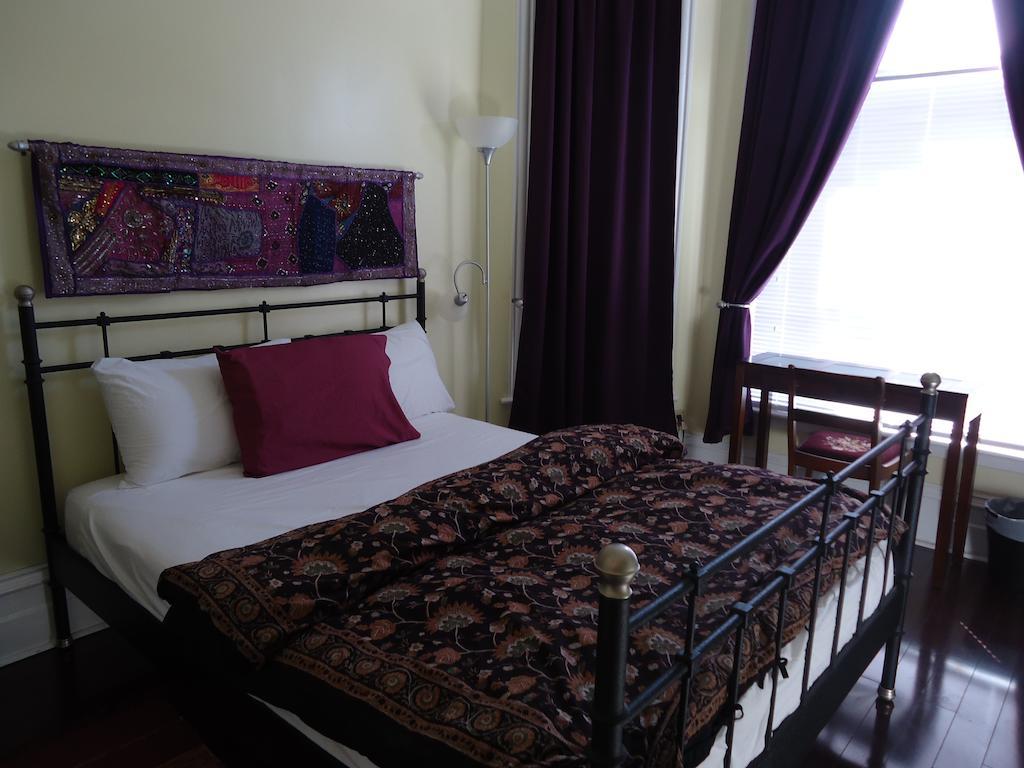 Spadina 11 Guesthouse Toronto Dış mekan fotoğraf