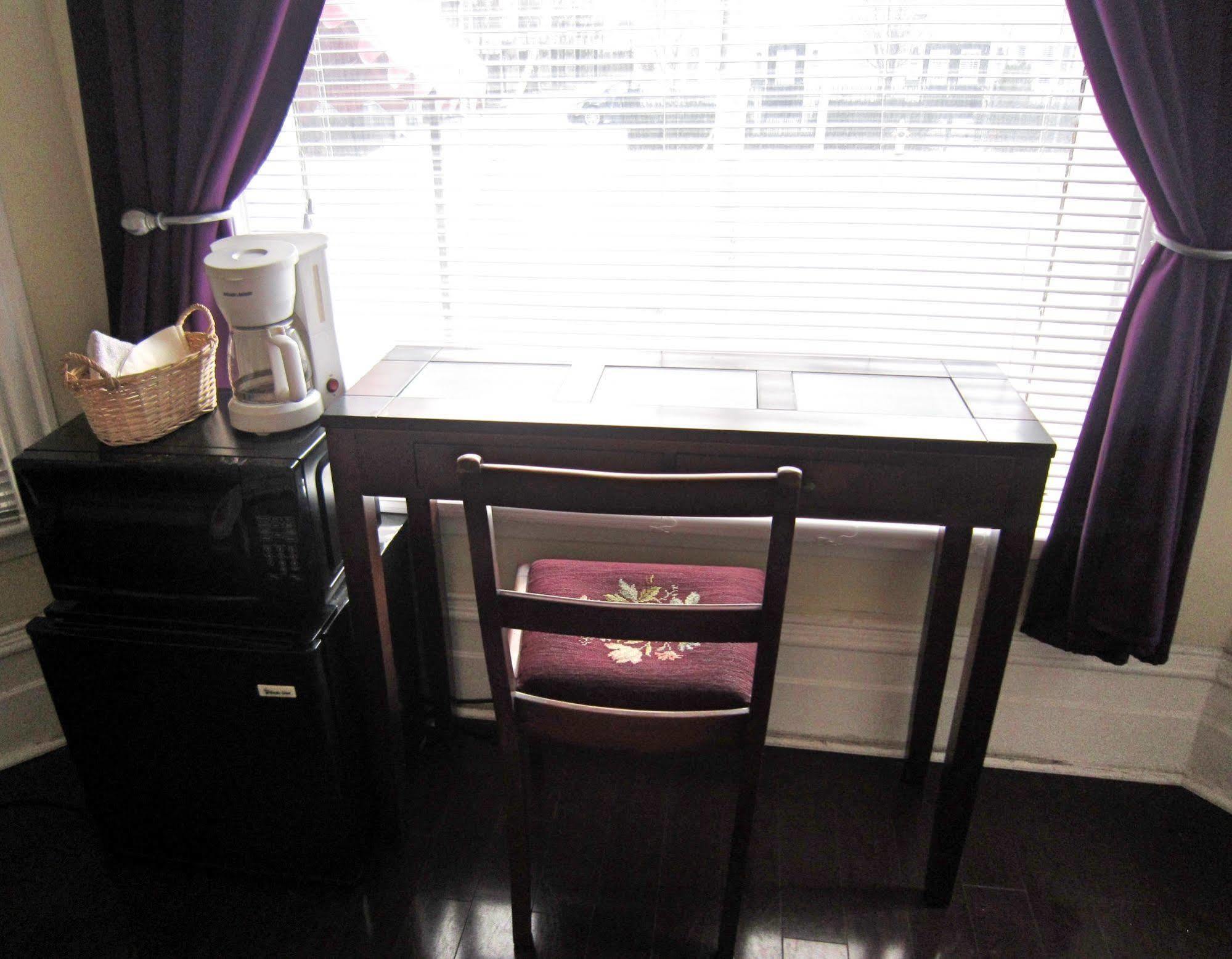 Spadina 11 Guesthouse Toronto Dış mekan fotoğraf