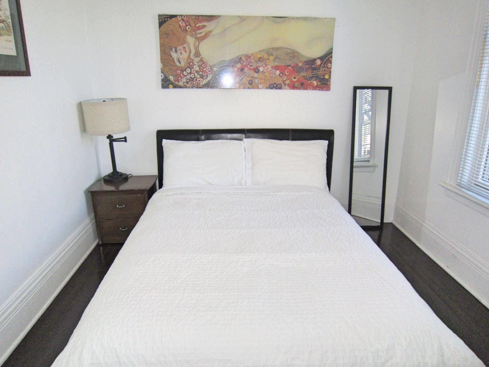 Spadina 11 Guesthouse Toronto Dış mekan fotoğraf