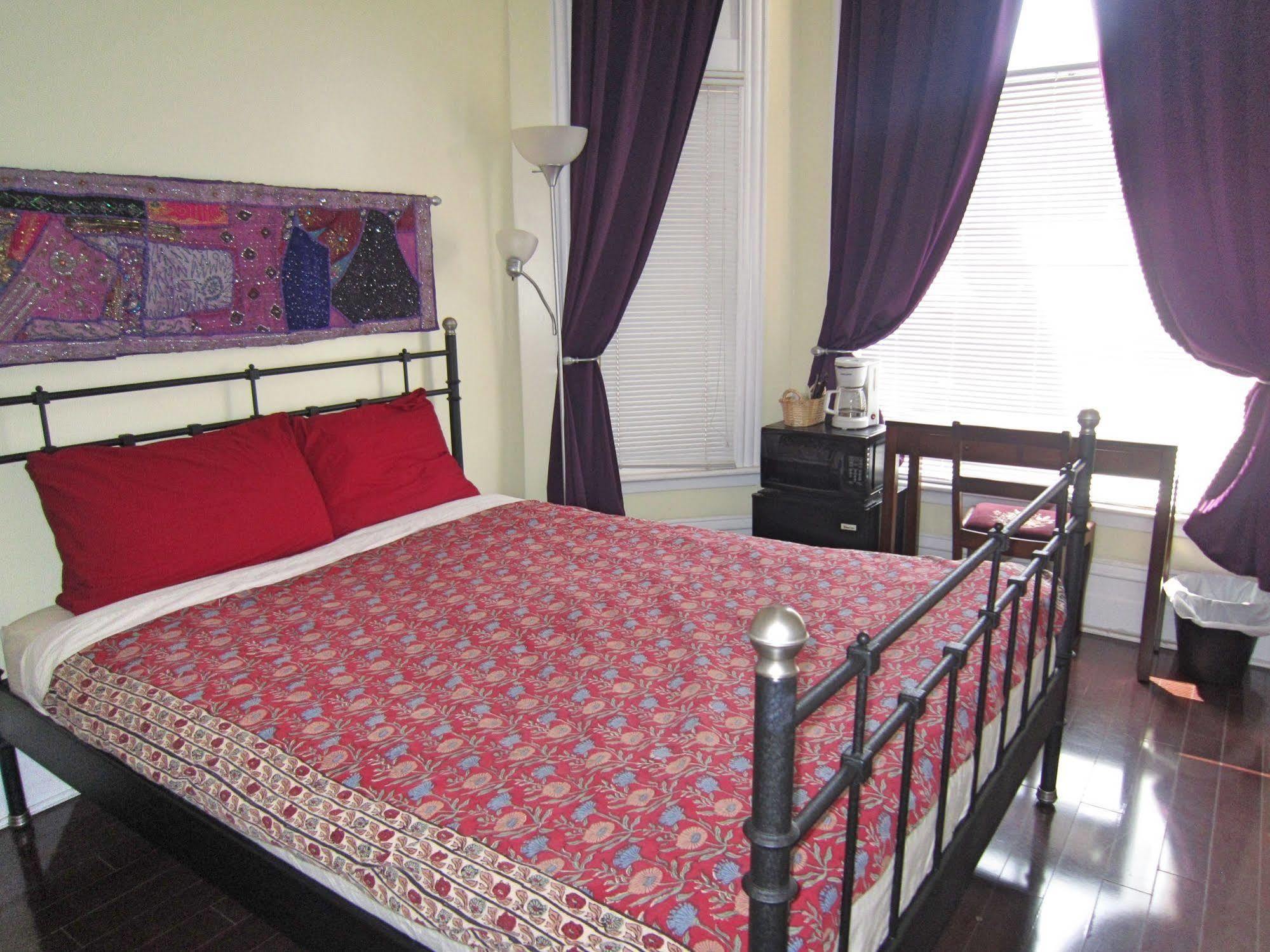 Spadina 11 Guesthouse Toronto Dış mekan fotoğraf