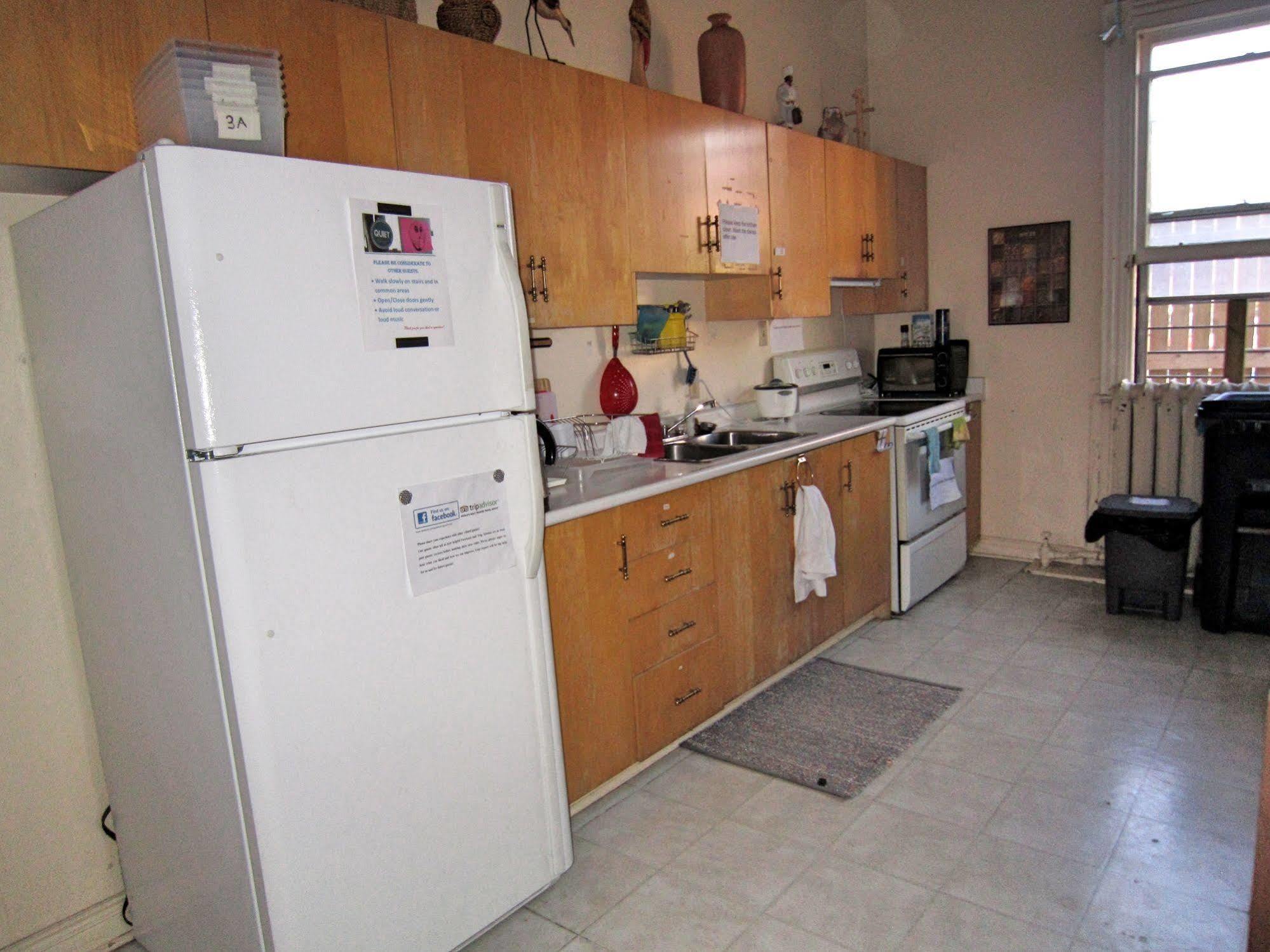 Spadina 11 Guesthouse Toronto Dış mekan fotoğraf