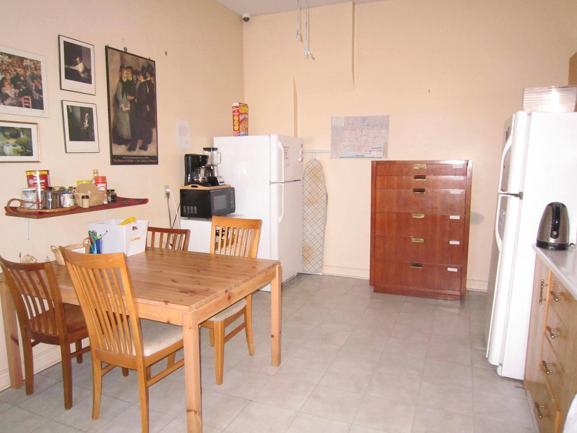 Spadina 11 Guesthouse Toronto Dış mekan fotoğraf